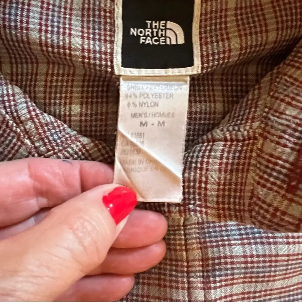 The North Face Plaid Button Down Shirt with Slightly Textured Fabric. Sz M.